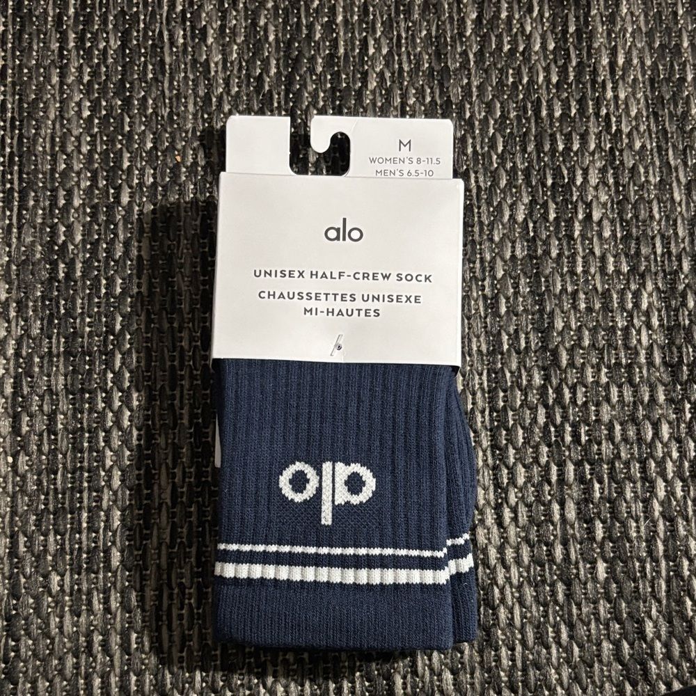 Alo Yoga Unisex Half Crew Socks Navy Size Medium NEW